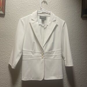 NYC White Blazer with Notched Lapel and Tailored Fit